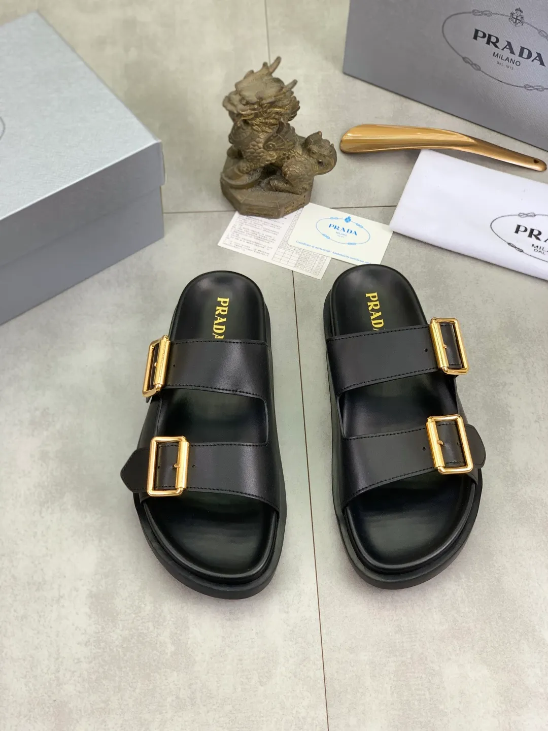 Men's shoes 💰P340💰【New style】🎁🎁🎁 PRADA Prada's new casual slippers, original official website, perfect workmanship, transmitting a kind of noble luxury, sublimating its definition of luxury in Prada's high-end extraordinary craftsmanship. Original combination outsole, code number: 38-44 (45 customized) Multiple colors 🉑️ to choose from